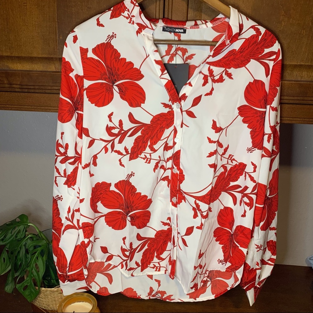 Fashion Nova floral emotions blouse medium